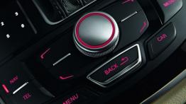 Audi A7 Sportback - tunel środkowy między fotelami