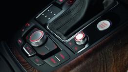 Audi A7 Sportback - tunel środkowy między fotelami