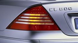 Mercedes Klasa CL - lewy tylny reflektor - włączony