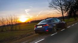Lexus IS 200t - wojownik o gołębim sercu