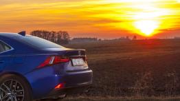 Lexus IS 200t - wojownik o gołębim sercu