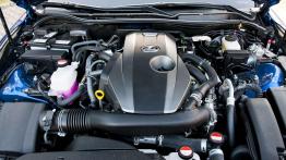 Lexus IS 200t - wojownik o gołębim sercu