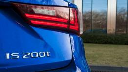 Lexus IS 200t - wojownik o gołębim sercu