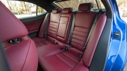 Lexus IS 200t - wojownik o gołębim sercu