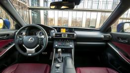 Lexus IS 200t - wojownik o gołębim sercu