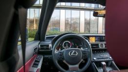 Lexus IS 200t - wojownik o gołębim sercu