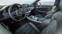 Czerwony Stinger jest szybszy! Potwierdzają to sami kierowcy