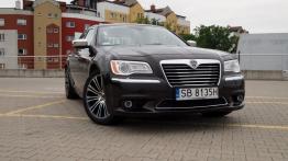 Lancia Thema II Sedan 3.6 V6 286KM - galeria redakcyjna - widok z przodu