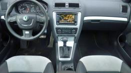Skoda Octavia RS wewnątrz - pełny panel przedni