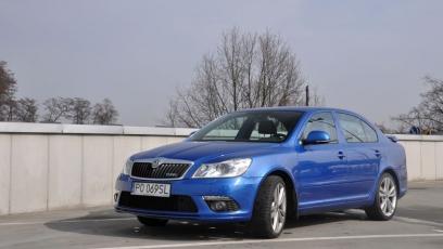 Skoda Octavia RS - na parkingu - galeria redakcyjna