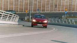 Peugeot 206 XT 1.4 16V (88 KM) - przód - reflektory włączone