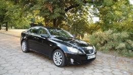 Lexus IS 220d - prawy bok