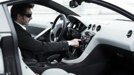 Peugeot RCZ - widok ogólny wnętrza z przodu