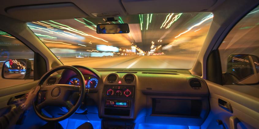 Auto szarpie po dodaniu gazu? Ten objaw może oznaczać awarię wtryskiwacza