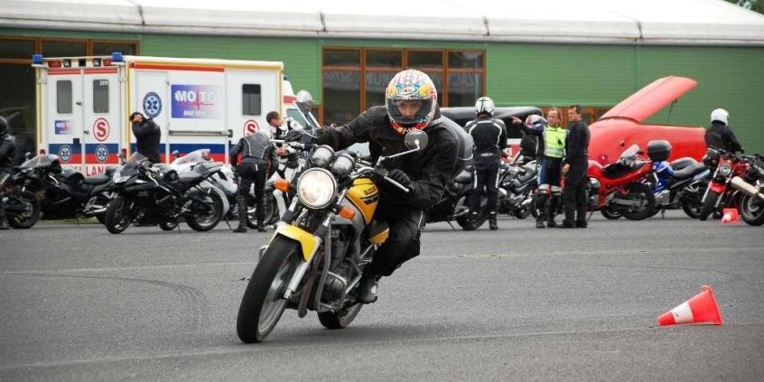Wyższa szkoła jazdy Suzuki - prędkość może być bezpieczna