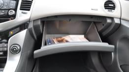 Chevrolet Cruze - galeria redakcyjna - schowek przedni otwarty