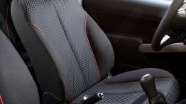 Mazda 2 Facelifting - wersja 3-drzwiowa - fotel kierowcy, widok z przodu