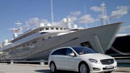 Mercedes klasy R 2011 - wersja przedłużona - widok z przodu