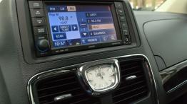 Lancia Voyager Van 3.6 V6 283KM - galeria redakcyjna - radio/cd/panel lcd