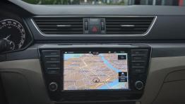 Skoda Superb 1.4 TSI 150 KM - galeria redakcyjna - ekran systemu multimedialnego