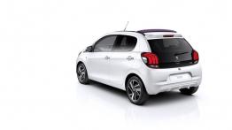 Peugeot 108 (2014) - wersja 5-drzwiowa - tył - reflektory włączone