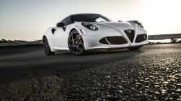 Alfa Romeo 4C (2015) - wersja amerykańska - widok z przodu