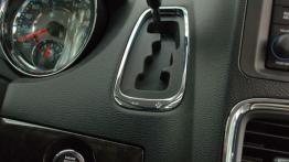 Lancia Voyager Van 3.6 V6 283KM - galeria redakcyjna - skrzynia biegów