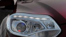 Ford Focus III Hatchback - galeria redakcyjna - prawy przedni reflektor - włączony