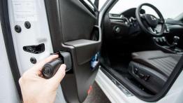 Skoda Superb Laurin & Klement 2.0 TDI 150 KM - galeria redakcyjna - drzwi kierowcy od wewnątrz