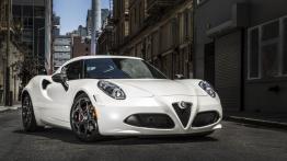 Alfa Romeo 4C (2015) - wersja amerykańska - widok z przodu
