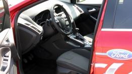 Ford Focus III Hatchback - galeria redakcyjna - widok ogólny wnętrza z przodu