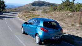 Mazda 2 Facelifting - wersja 5-drzwiowa - widok z tyłu