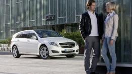 Mercedes klasy R 2011 - wersja przedłużona - widok z przodu
