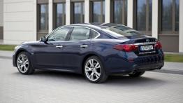 Infiniti Q70 2.2d 170 KM - galeria redakcyjna - lewy bok