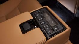 Lexus GS IV 350 (2012) - wersja amerykańska - panel sterowania z tyłu