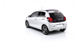 Peugeot 108 (2014) - wersja 5-drzwiowa - tył - reflektory włączone