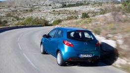 Mazda 2 Facelifting - wersja 5-drzwiowa - widok z tyłu