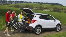 Opel Mokka - tył - bagażnik otwarty