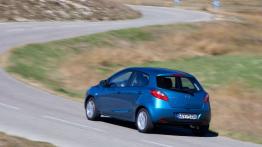 Mazda 2 Facelifting - wersja 5-drzwiowa - widok z tyłu