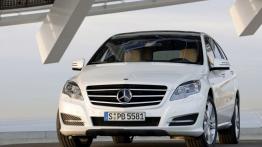 Mercedes klasy R 2011 - wersja przedłużona - widok z przodu