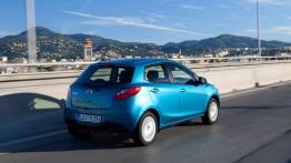Mazda 2 Facelifting - wersja 5-drzwiowa - widok z tyłu
