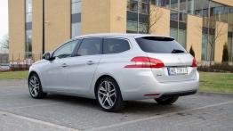 Peugeot 308 II SW 1.2 PureTech 130KM - galeria redakcyjna - widok z tyłu