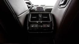 Skoda Superb Laurin & Klement 2.0 TDI 150 KM - galeria redakcyjna - nawiew z tyłu