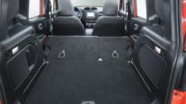 Jeep Renegade Trailhawk (2015) - wersja europejska - tylna kanapa złożona, widok z bagażnika