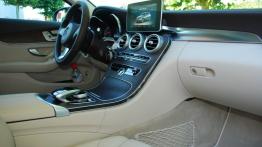Mercedes Klasa C W205 Kombi - galeria redakcyjna - widok ogólny wnętrza z przodu