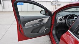 Chevrolet Cruze - galeria redakcyjna - drzwi kierowcy od wewnątrz