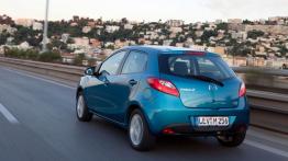 Mazda 2 Facelifting - wersja 5-drzwiowa - widok z tyłu