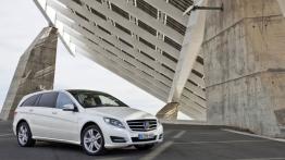 Mercedes klasy R 2011 - wersja przedłużona - widok z przodu