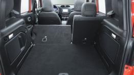 Jeep Renegade Trailhawk (2015) - wersja europejska - tylna kanapa złożona, widok z bagażnika