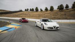 Alfa Romeo 4C (2015) - wersja amerykańska - widok z przodu